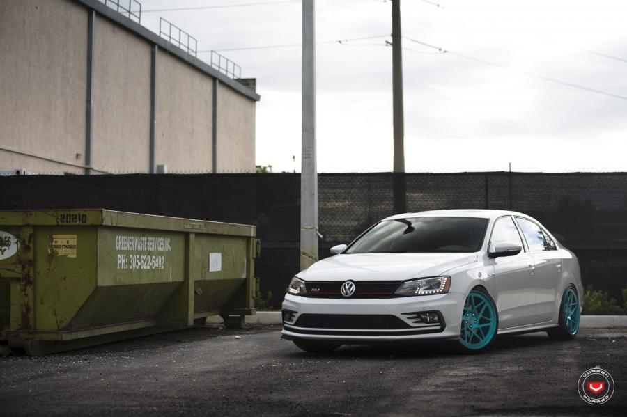 Volkswagen Jetta GLI on Vossen Wheels (LC-109T) 2018 года  (фото 13 из 23)